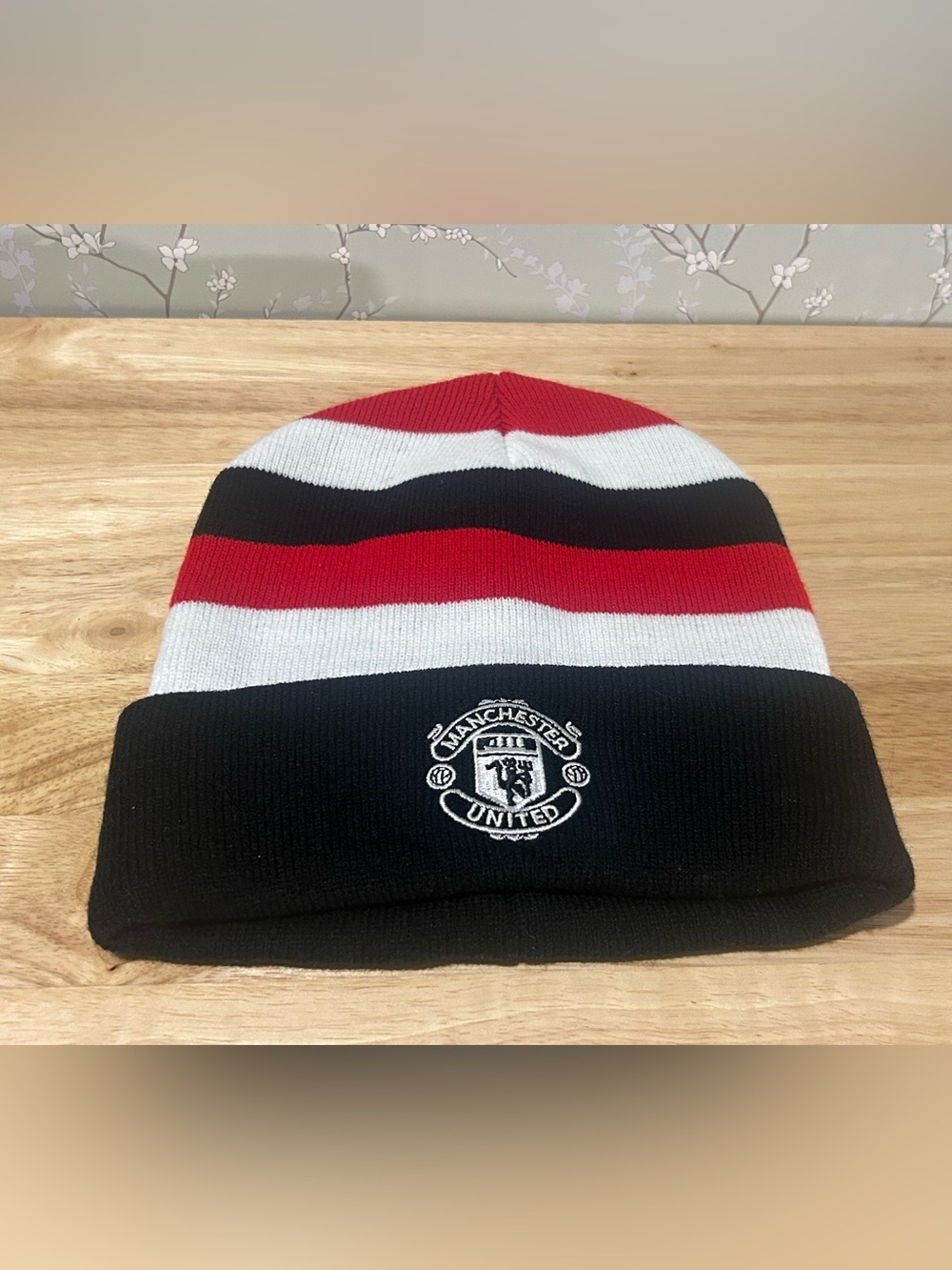 NWOT Manchester United Cuffed Knit Beanie